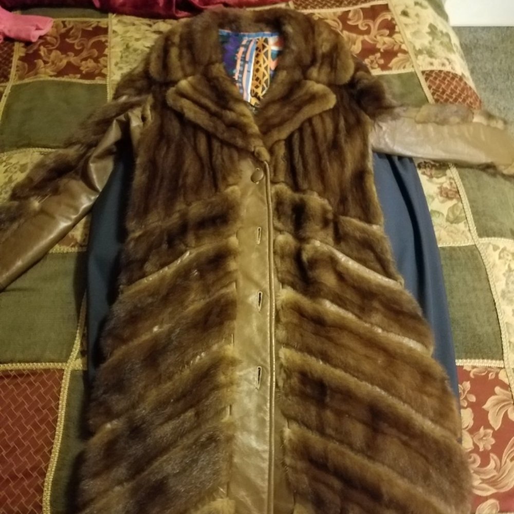 Fab-classic-vintage ladies 'leather-mink mixed media' coat!